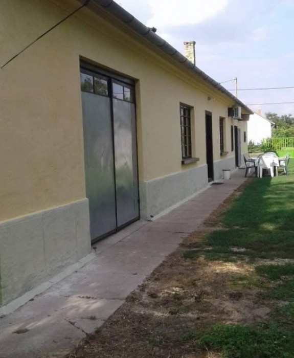 Kaszaper (Pusztaszőlős) épület eladó, vagy kiadó!